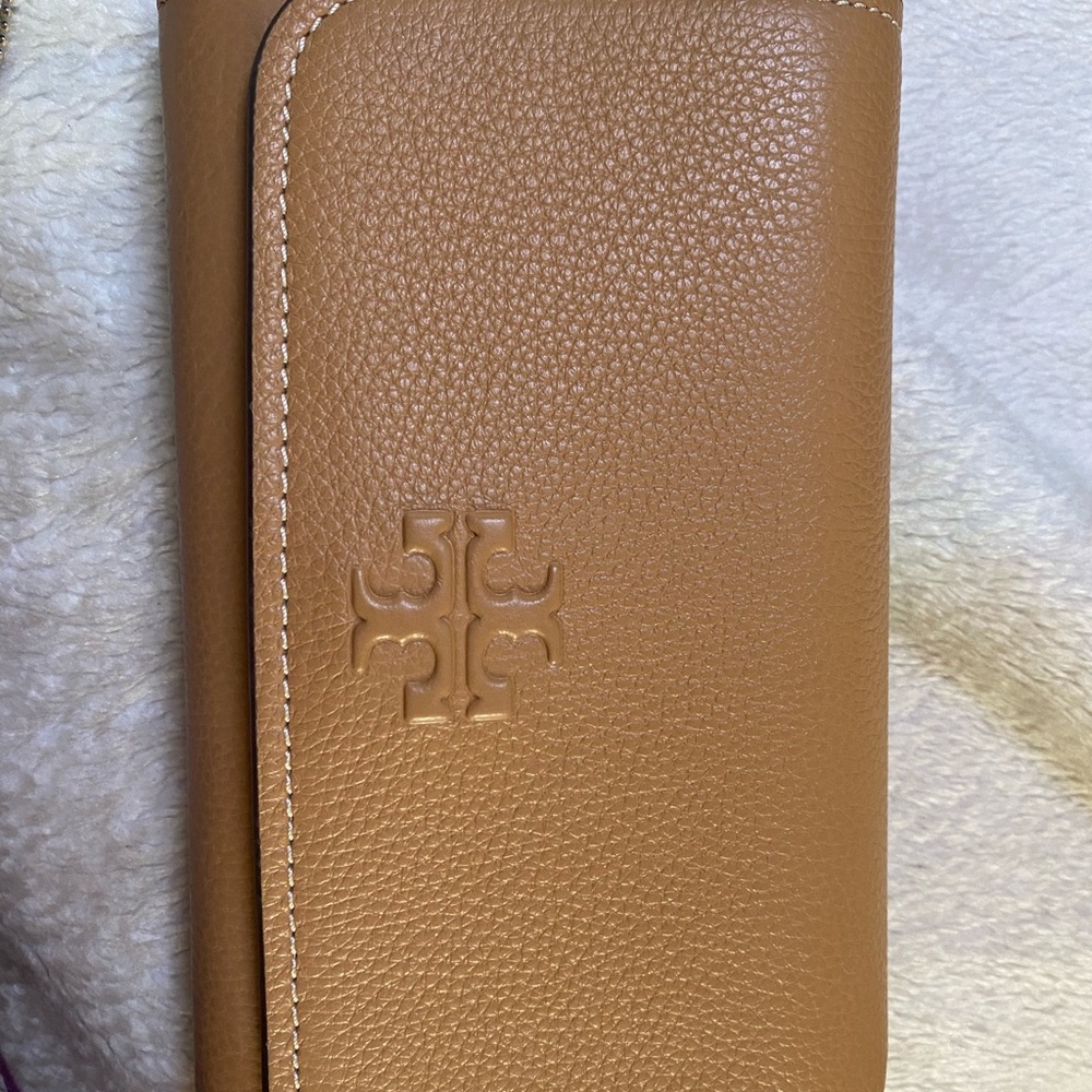 Tory Burch Flat Wallet Crossbody. Brand New! Authentic and never used!!